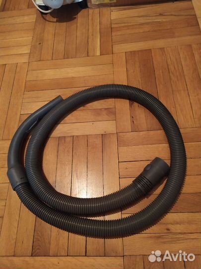 Шланг от пылесоса и контейнер от пылесоса