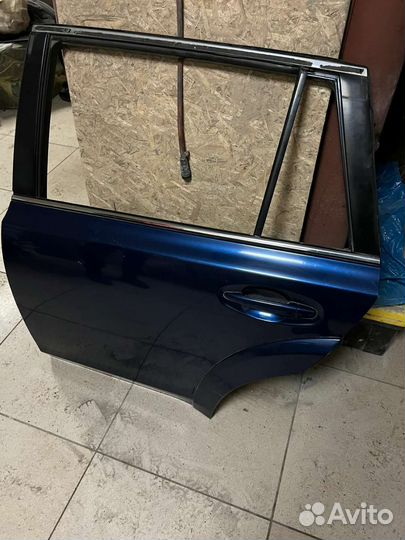 Дверь на Субару оутбак левая 2010г.передняя задняя