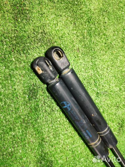 Амортизатор капота Opel Vectra B