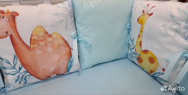 Бортики в детскую кроватку с панельками и пледиком