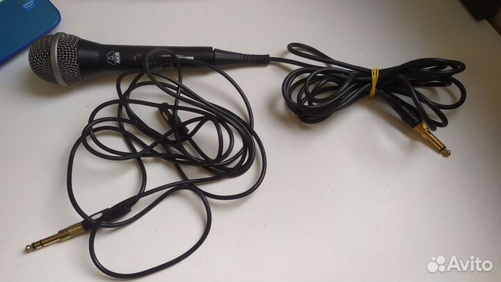 Микрофон AKG динамический