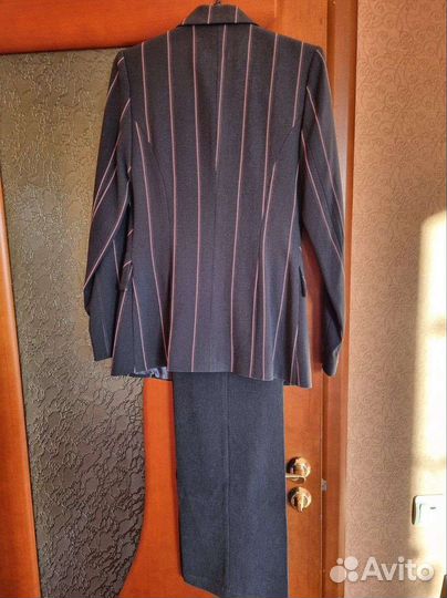 Брючный костюм женский