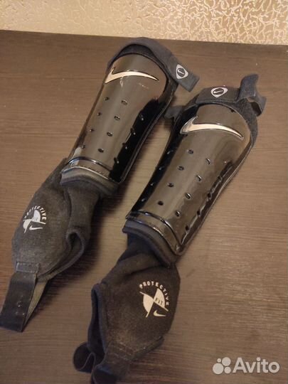 Футбольные щитки с голеностопом Nike