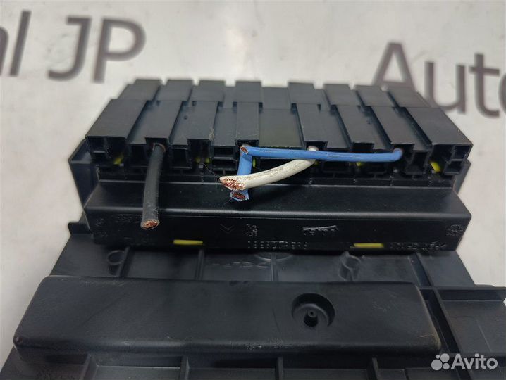 Блок предохранителей под капот Peugeot 308 T7