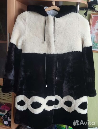 Шуба мутоновая с капюшоном