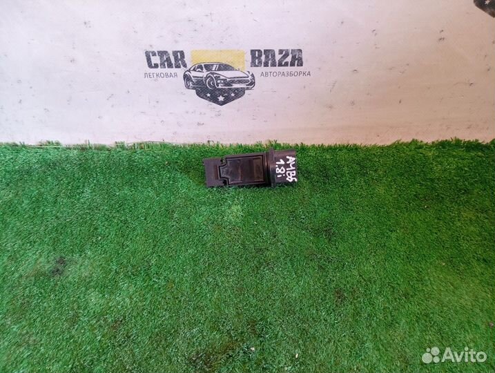 Датчик массового расхода воздуха Audi A4