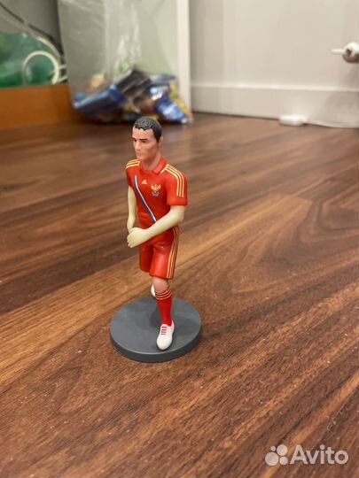 Фигурка Романа Широкова на подставке