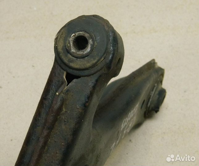 Рычаг передний левый VW Passat B3