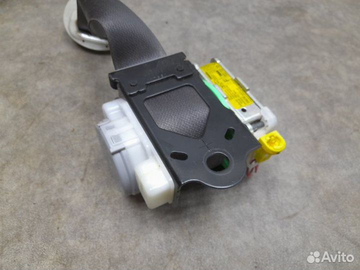 Ремень безопасности передний левый Toyota Corolla