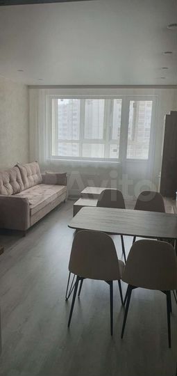 3-к. квартира, 80 м², 8/17 эт.
