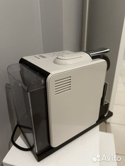 Кофемашина Delongi nespresso с капучинатором