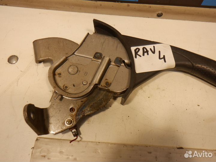 Рычаг стояночного тормоза Toyota Rav 4 1ZZ-FE 1.8