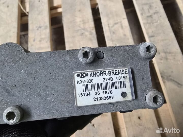 Кран уровня пола Volvo FH4