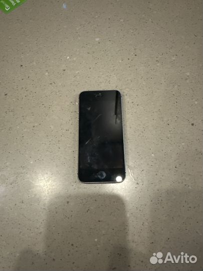 iPhone SE, 64 ГБ