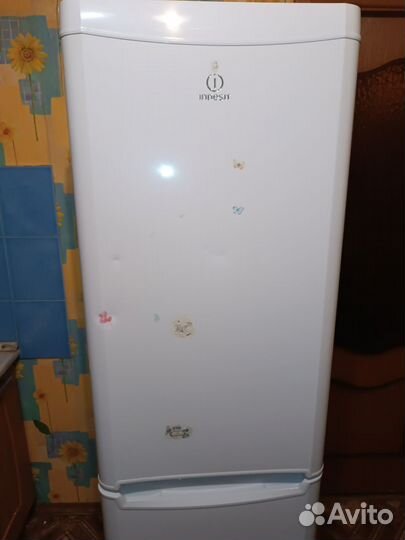 Холодильник indesit