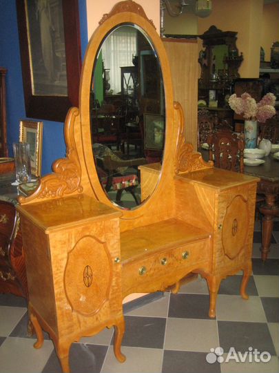 Антикварный дамский туалетный стол. 1920-е годы