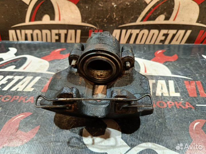 Суппорт тормозной передний левый Volkswagen Passat