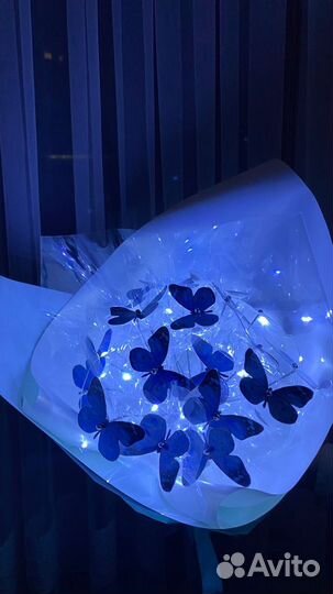 Букет из атласных лент и бабочек