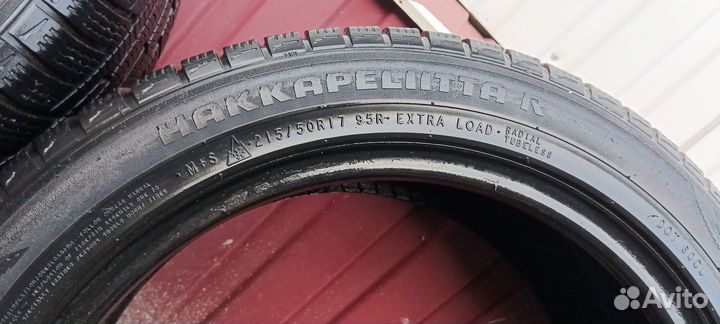 Nokian Tyres Hakkapeliitta R 215/50 R17