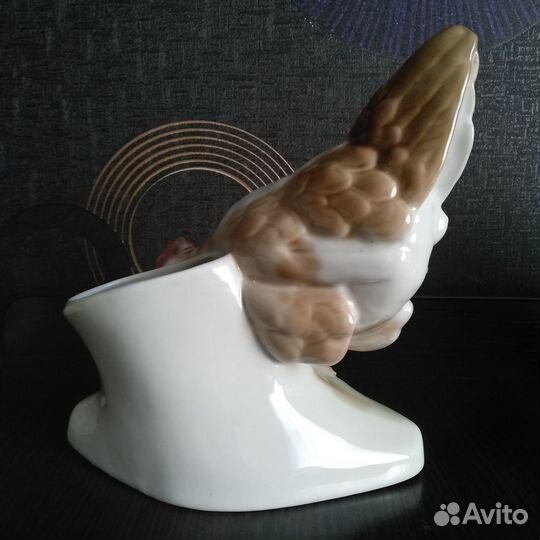 Статуэтка «Курица и жук».