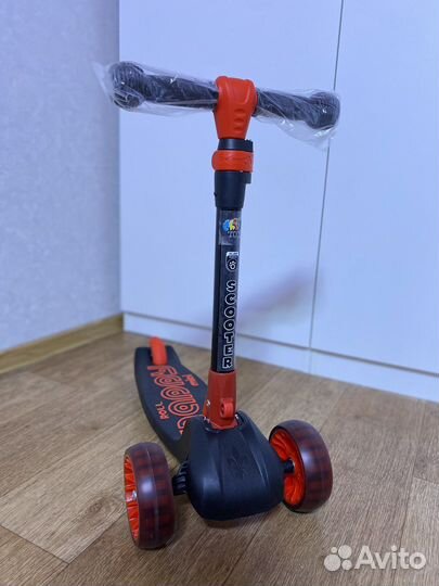 Самокат детский трехколесный новый