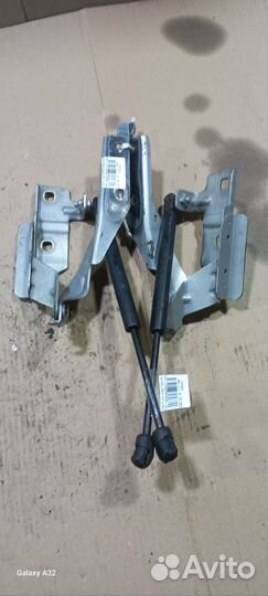 Петля капота Nissan Fuga Y50