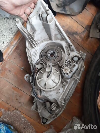 Правая фара Toyota Caldina AZT246W