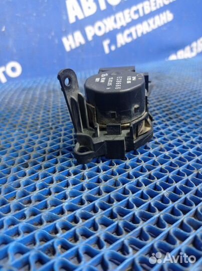 Моторчик заслонок отопителя Bmw E65 седан 2004