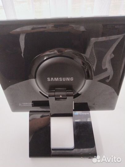 Монитор Samsung