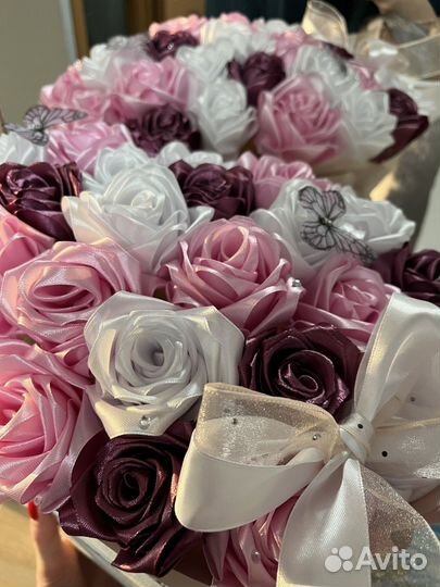 Композиция из атласных лент