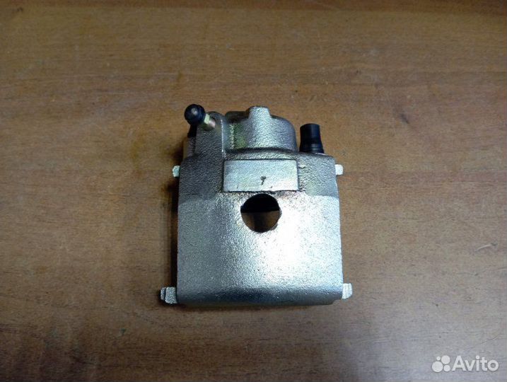 Суппорт тормозной передний правый Volkswagen Golf