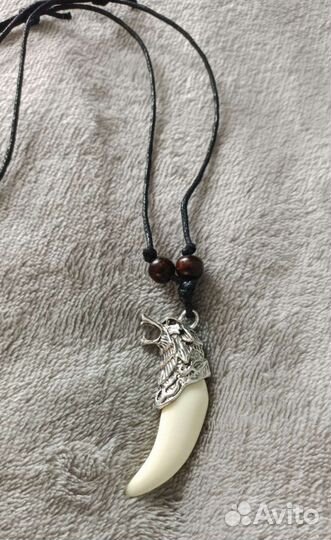 Клык волка кулон