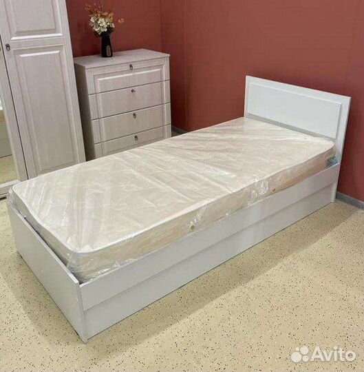 Кровать