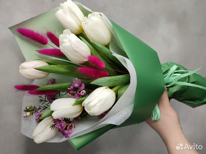 Букет комплимент из тюльпанов