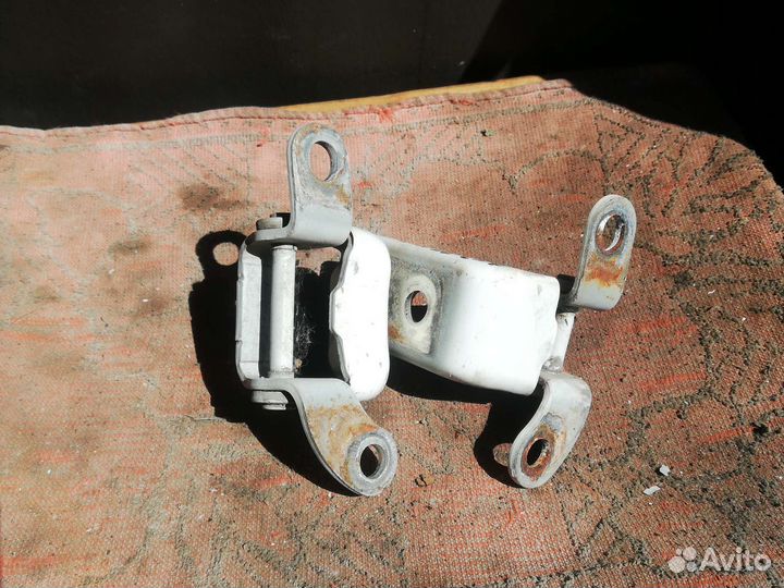 Петля двери Джили Эмгранд EC-7