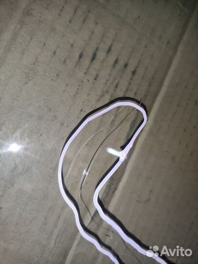 Заднее правое стекло Hyundai Equus с трещиной