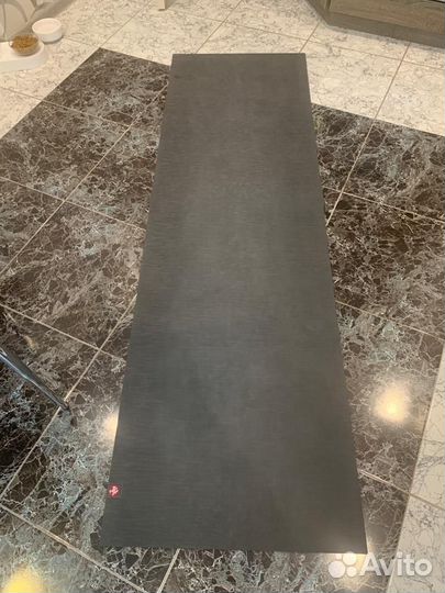 Коврик для йоги manduka