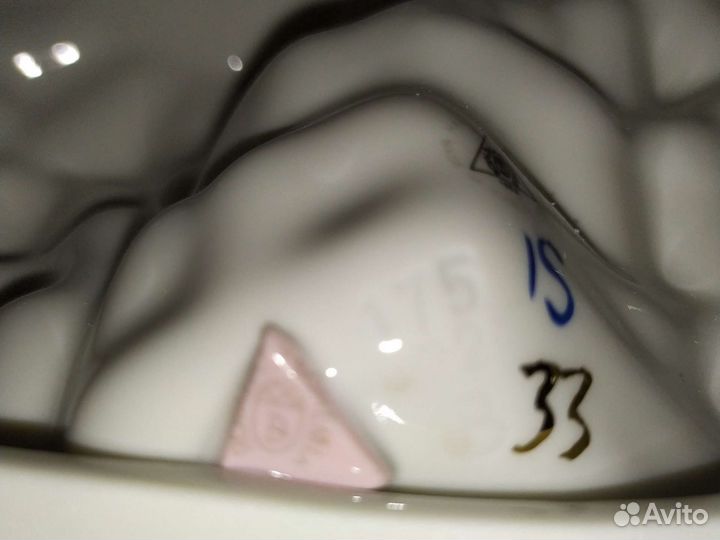 Фарфоровая статуэтка Девушка с книгой Чехия Royal