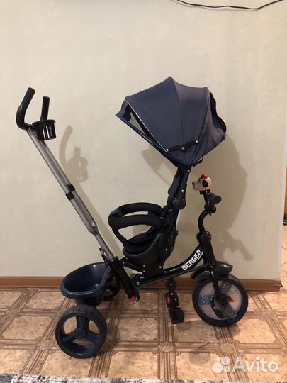 Трехколесный велосипед с ручкой