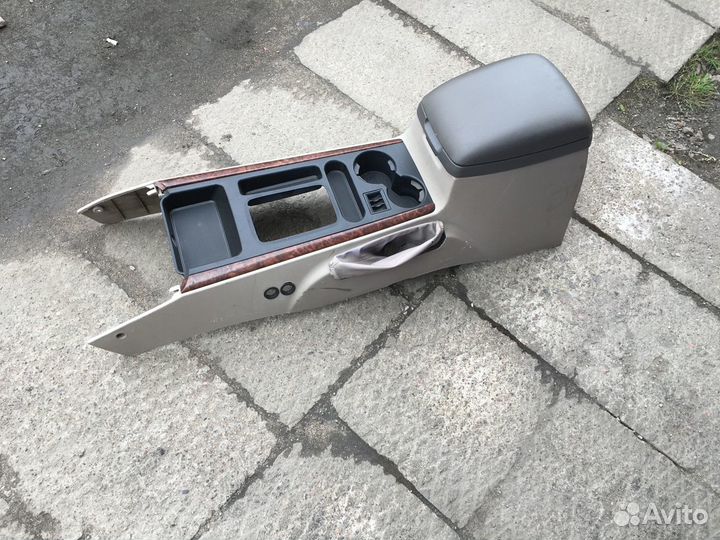 Подлокотник Kia Sorento 1