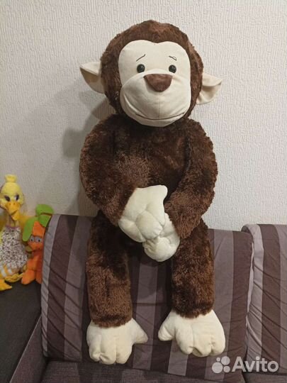 Большая мягкая игрушка обезьяна
