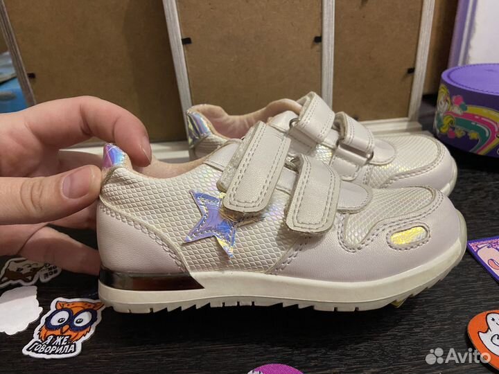 Кроссовки на девочку 24 размер