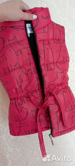 Жилет и кроссовки для девочки