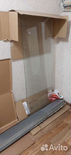 Стекло и створка окна