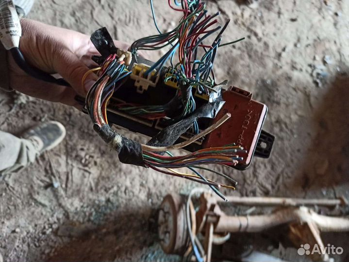 Блок предохранителей с реле Mitsubishi carisma