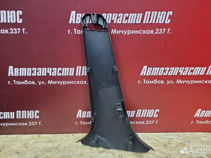 Обшивка средней стойки правая Renault Logan