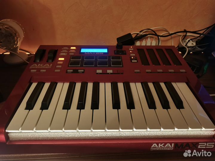 Midi клавиатура Akai max25