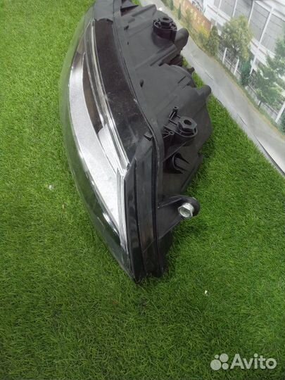 Фара галоген передняя правая Volkswagen Jetta 162