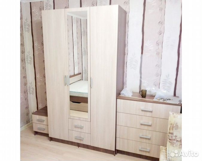 Шкаф распашной