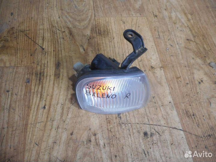 Указатель поворота правый Suzuki Baleno 1995-1998
